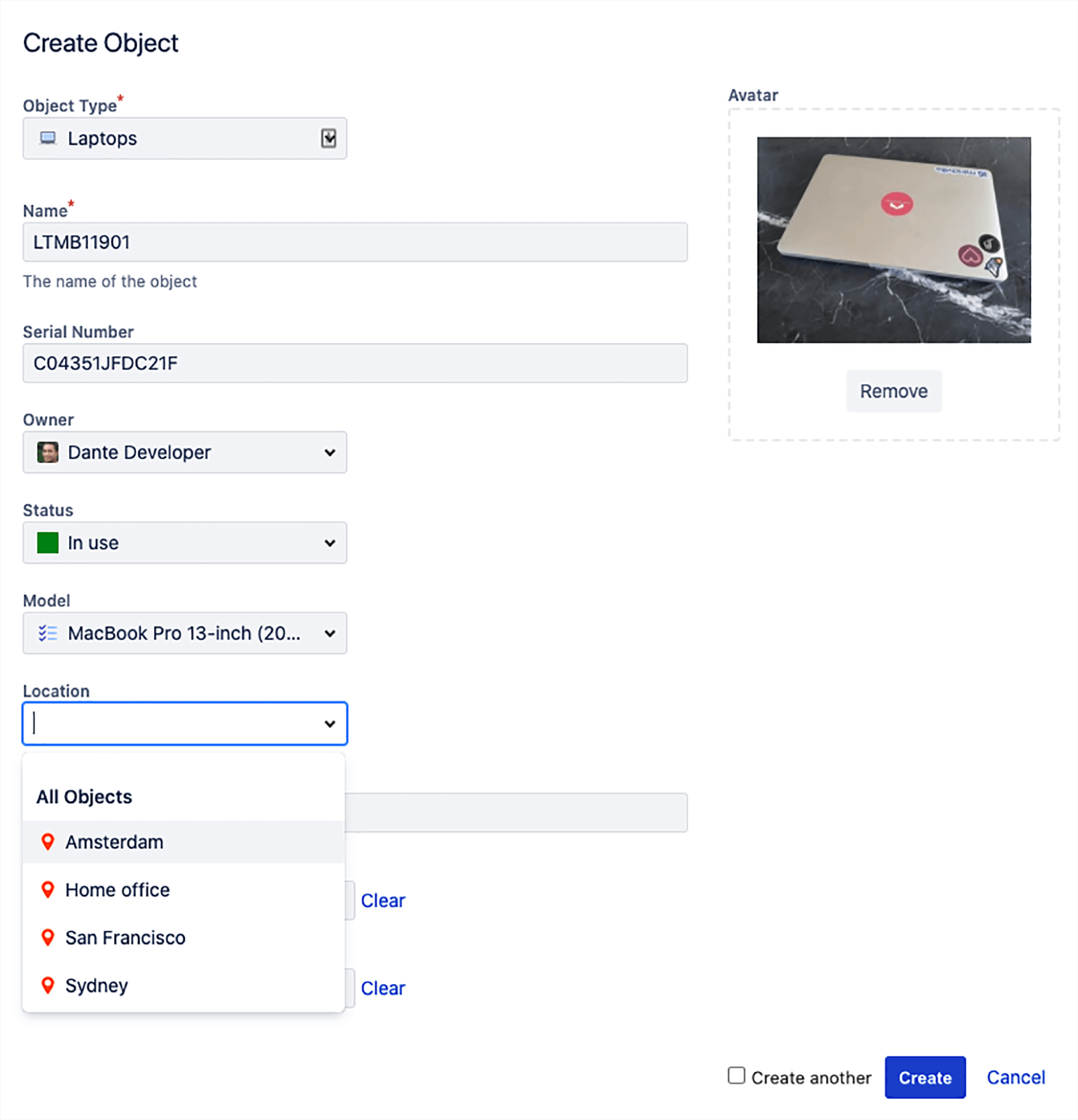 Captura de pantalla de ejemplo de una referencia a un objeto en Jira Service Management
